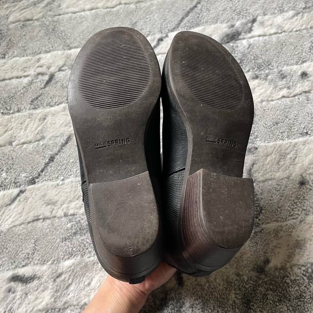 Call it spring Chelsea ankle boots
Size: US 6.5 / EUR 37 - Picture 5 of 7